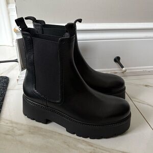BNWT leather Chelsea boots in size 38
